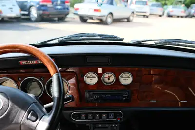 MINI Cooper 1.3i — Classique urbain des années 2000, toit ouvrant électrique — Miniatura 7