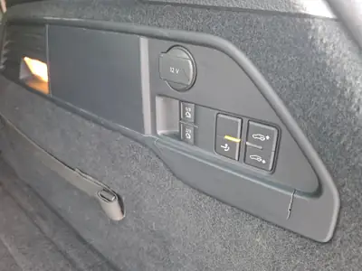 VW Touareg 3.0 TDI — SUV premium diesel, suspension pneumatique, kilométrage maîtrisé — Thumbnail 15