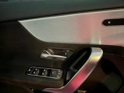 Mercedes-Benz Classe A 200 AMG Line — Élégance compacte, faible kilométrage — tableau de bord