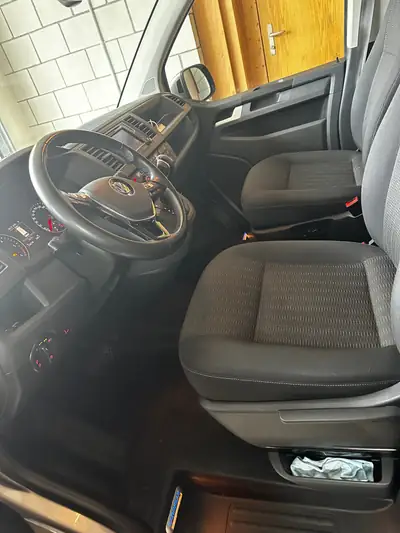 VW T6 Caravelle 4Motion DSG — Monospace 8 places premium, diesel puissant et tout-terrain — fianco