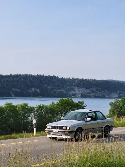 BMW 320i Edition Executive 1991 — Classique authentique, 6-cylindres, état exceptionnel — interni