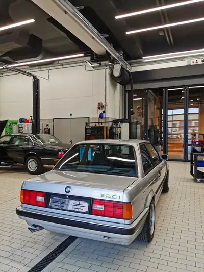 BMW 320i Edition Executive 1991 — Classique authentique, 6-cylindres, état exceptionnel — Miniatura 10