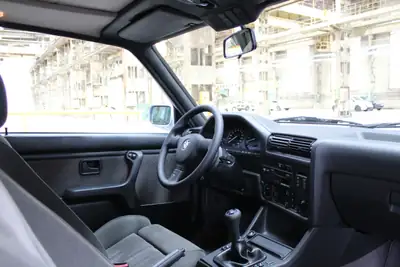 BMW 320i Edition Executive 1991 — Classique authentique, 6-cylindres, état exceptionnel — Miniatura 12