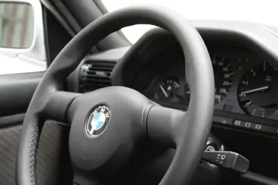 BMW 320i Edition Executive 1991 — Classique authentique, 6-cylindres, état exceptionnel — Miniatura 14