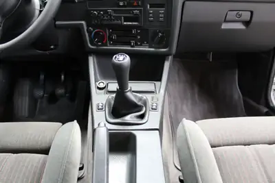 BMW 320i Edition Executive 1991 — Classique authentique, 6-cylindres, état exceptionnel — Miniatura 16