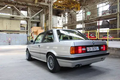 BMW 320i Edition Executive 1991 — Classique authentique, 6-cylindres, état exceptionnel — Miniatura 20