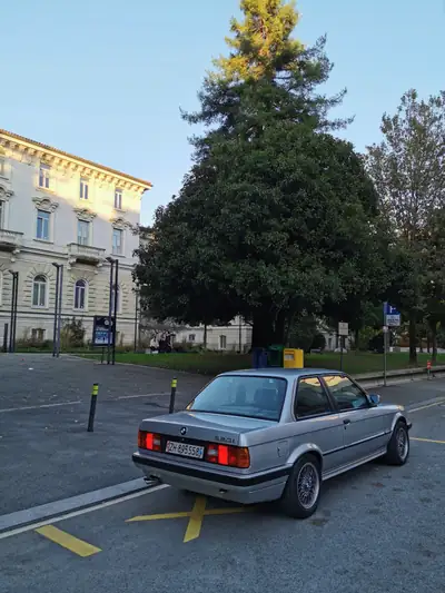 BMW 320i Edition Executive 1991 — Classique authentique, 6-cylindres, état exceptionnel — Miniatura 25