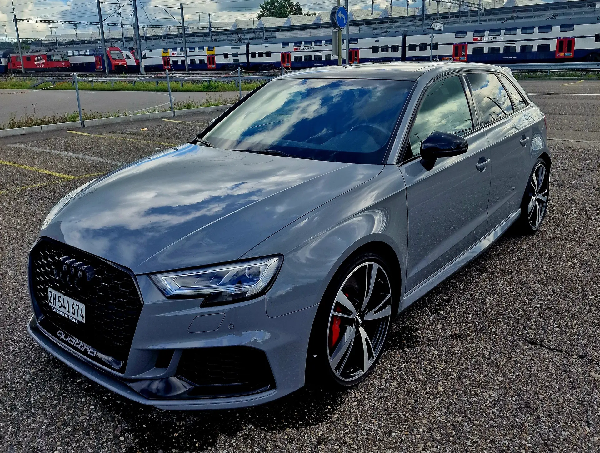 Audi RS3 ABT 480 PS — Performance extrême et design gris Nardo — vue extérieure