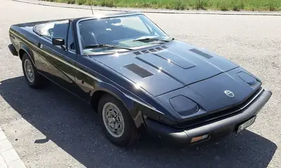TRIUMPH TR7 1982 — Cabriolet britannique authentique, 64'000 km d'origine — vista esterna