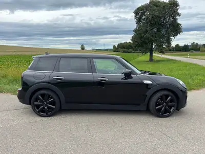 MINI Clubman Cooper S ALL4 — Compacte polyvalente avec transmission intégrale et équipements premium — vista esterna