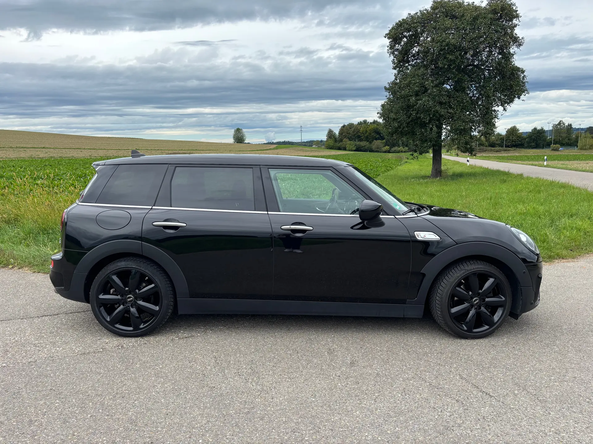 MINI Clubman Cooper S ALL4 — Compacte polyvalente avec transmission intégrale et équipements premium — vista esterna