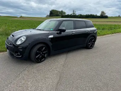 MINI Clubman Cooper S ALL4 — Compacte polyvalente avec transmission intégrale et équipements premium — vista posteriore