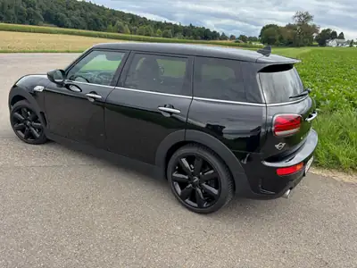 MINI Clubman Cooper S ALL4 — Compacte polyvalente avec transmission intégrale et équipements premium — interni