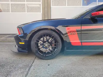 Ford Mustang Boss 302 Laguna Seca 2012 — Muscle car légendaire, seulement 10'000 km — Seitenansicht