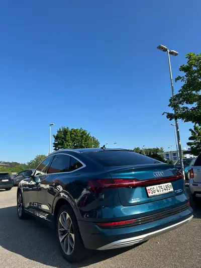 Audi e-tron 50 Sportback quattro — SUV électrique premium, 121'000 km, sans accident — vista posteriore