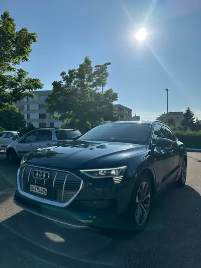 Audi e-tron 50 Sportback quattro — SUV électrique premium, 121'000 km, sans accident — vista esterna