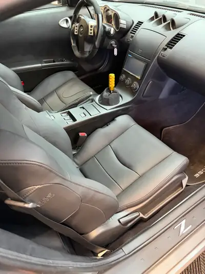Nissan 350Z — Coupé sport légendaire, 280 ch et préparation premium — Thumbnail 10