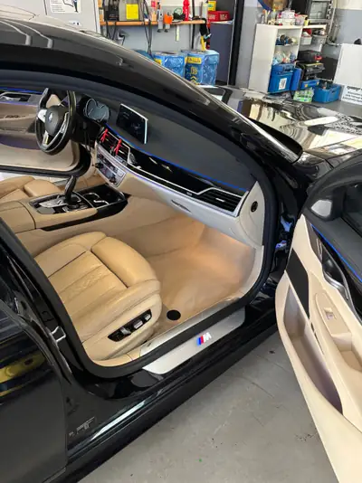 BMW 750d xDrive Steptronic — Berline de prestige diesel, 400 ch et traction intégrale — Armaturenbrett