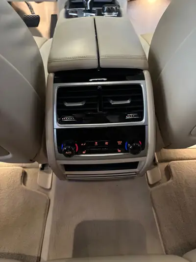 BMW 750d xDrive Steptronic — Berline de prestige diesel, 400 ch et traction intégrale — Miniatur 7