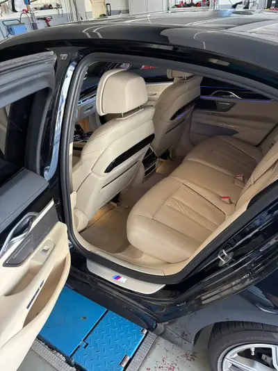 BMW 750d xDrive Steptronic — Berline de prestige diesel, 400 ch et traction intégrale — Miniatur 11