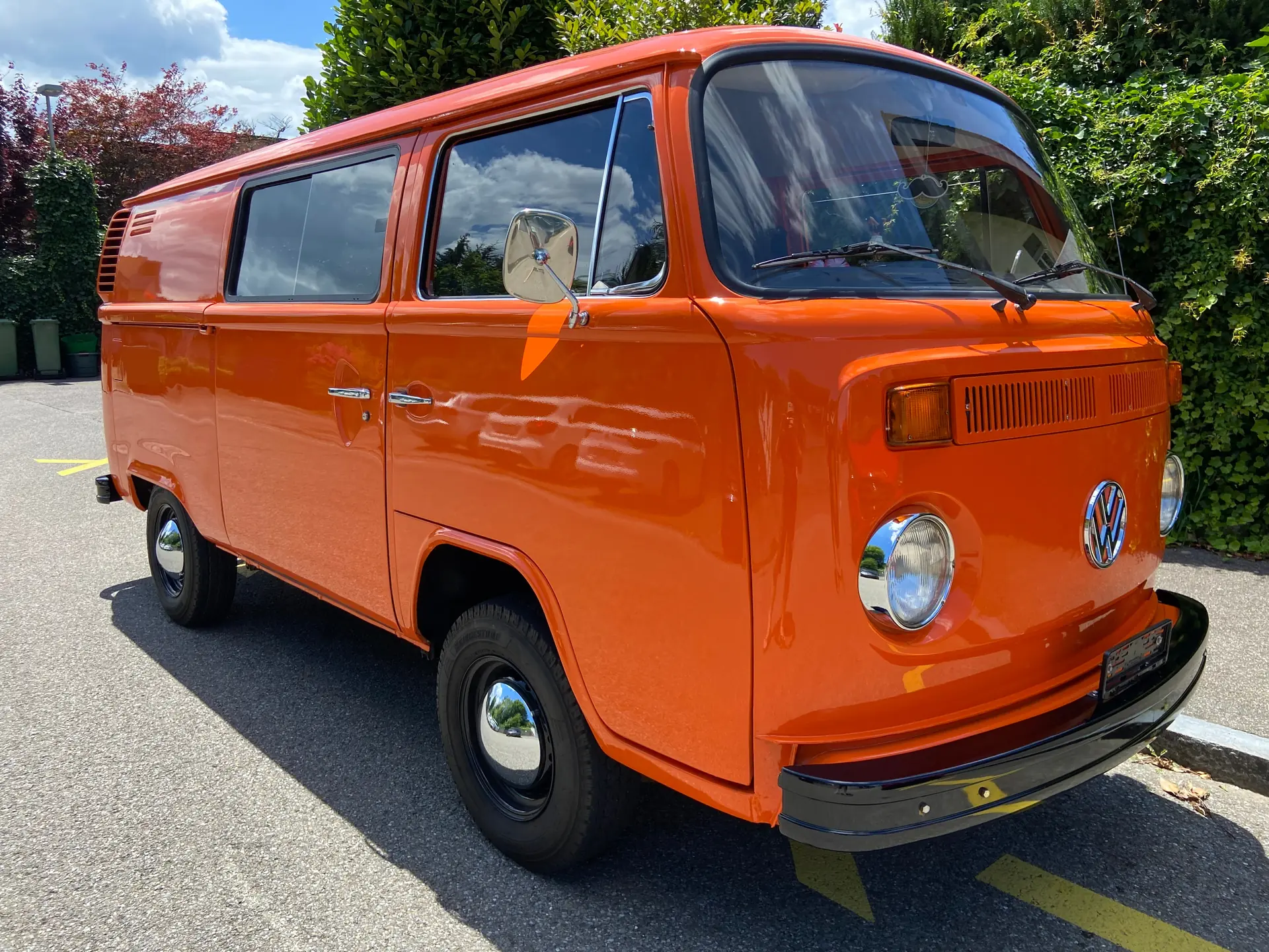 VW T2 1973 Camper — Légende de la route, très bas kilométrage — vue extérieure