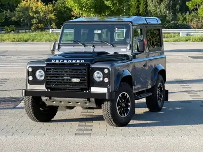 Land Rover Defender 90 Adventure Edition 67YRS — Icône collector en état neuf, diesel robuste — Miniature 8