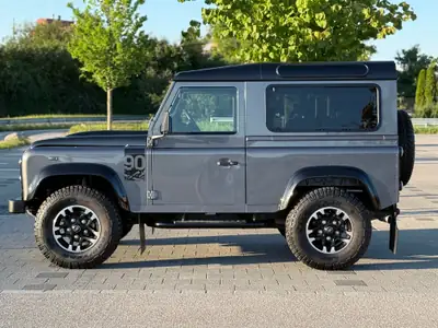Land Rover Defender 90 Adventure Edition 67YRS — Icône collector en état neuf, diesel robuste — Miniature 7