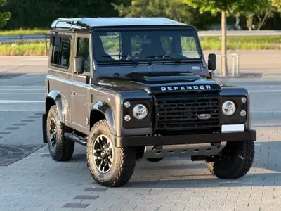 Land Rover Defender 90 Adventure Edition 67YRS — Icône collector en état neuf, diesel robuste — Miniature 10