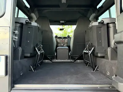 Land Rover Defender 90 Adventure Edition 67YRS — Icône collector en état neuf, diesel robuste — Miniature 21
