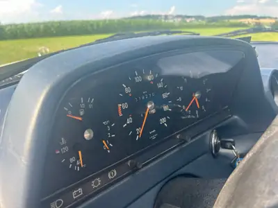 Mercedes-Benz 200 WDB 123 — Berline classique 1980, historique sans accident — dettaglio