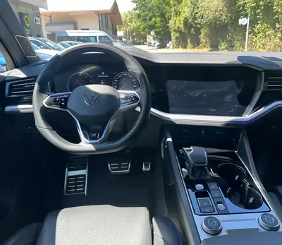 VW Touareg 3.0 TSI eHybrid R — SUV premium hybride rechargeable, 25'700 km seulement — intérieur