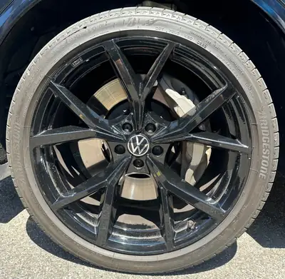VW Touareg 3.0 TSI eHybrid R — SUV premium hybride rechargeable, 25'700 km seulement — tableau de bord