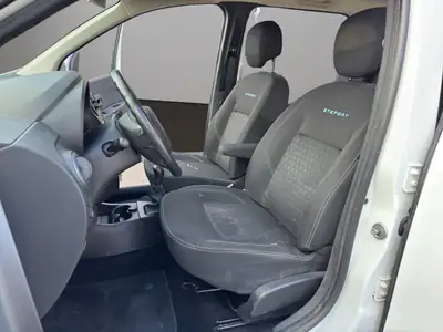 Dacia Lodgy 1.2 T Stepway — Monospace 7 places, caméra de recul et toit panoramique — Thumbnail 9