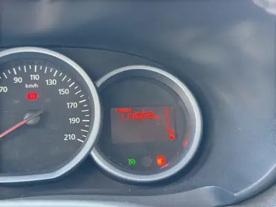 Dacia Lodgy 1.2 T Stepway — Monospace 7 places, caméra de recul et toit panoramique — Thumbnail 11