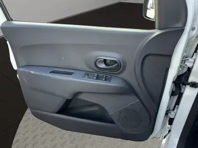 Dacia Lodgy 1.2 T Stepway — Monospace 7 places, caméra de recul et toit panoramique — Thumbnail 12