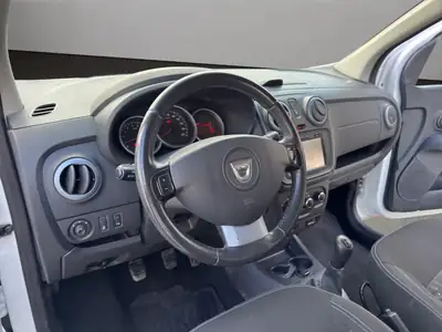 Dacia Lodgy 1.2 T Stepway — Monospace 7 places, caméra de recul et toit panoramique — Thumbnail 10