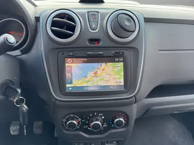 Dacia Lodgy 1.2 T Stepway — Monospace 7 places, caméra de recul et toit panoramique — Thumbnail 15