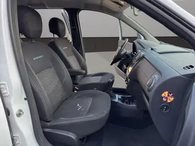 Dacia Lodgy 1.2 T Stepway — Monospace 7 places, caméra de recul et toit panoramique — Thumbnail 17