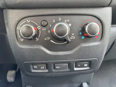 Dacia Lodgy 1.2 T Stepway — Monospace 7 places, caméra de recul et toit panoramique — Thumbnail 16
