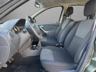 Dacia Duster 1.6 4x4 — SUV robuste sans compromis, entretien certifié — Thumbnail 9