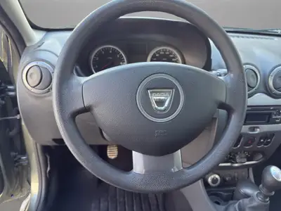 Dacia Duster 1.6 4x4 — SUV robuste sans compromis, entretien certifié — Thumbnail 10