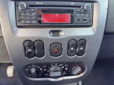 Dacia Duster 1.6 4x4 — SUV robuste sans compromis, entretien certifié — Thumbnail 15
