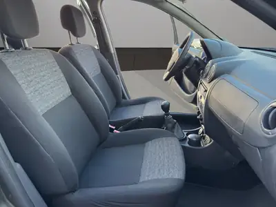 Dacia Duster 1.6 4x4 — SUV robuste sans compromis, entretien certifié — Thumbnail 17