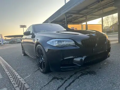 BMW M5 Drivelogic — Berline sportive 560 ch, élégance noir intégral — tableau de bord