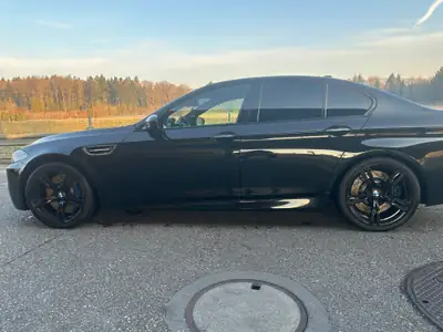 BMW M5 Drivelogic — Berline sportive 560 ch, élégance noir intégral — Miniature 7