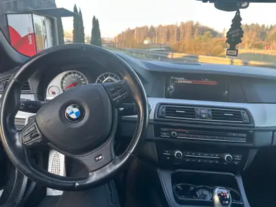 BMW M5 Drivelogic — Berline sportive 560 ch, élégance noir intégral — Miniature 10