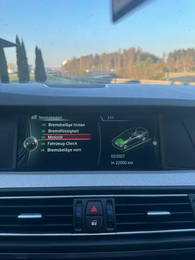 BMW M5 Drivelogic — Berline sportive 560 ch, élégance noir intégral — Miniature 12