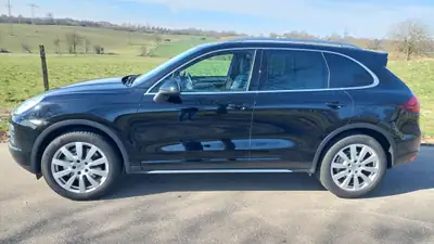 Porsche Cayenne S Diesel — SUV premium 382 ch, transmission intégrale, entretien complet — side view