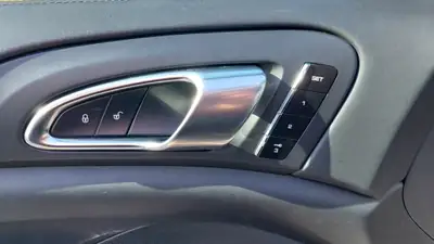 Porsche Cayenne S Diesel — SUV premium 382 ch, transmission intégrale, entretien complet — Thumbnail 9