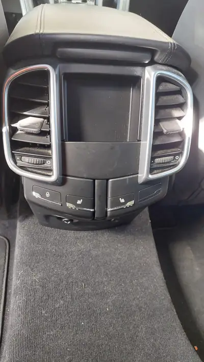 Porsche Cayenne S Diesel — SUV premium 382 ch, transmission intégrale, entretien complet — Thumbnail 10